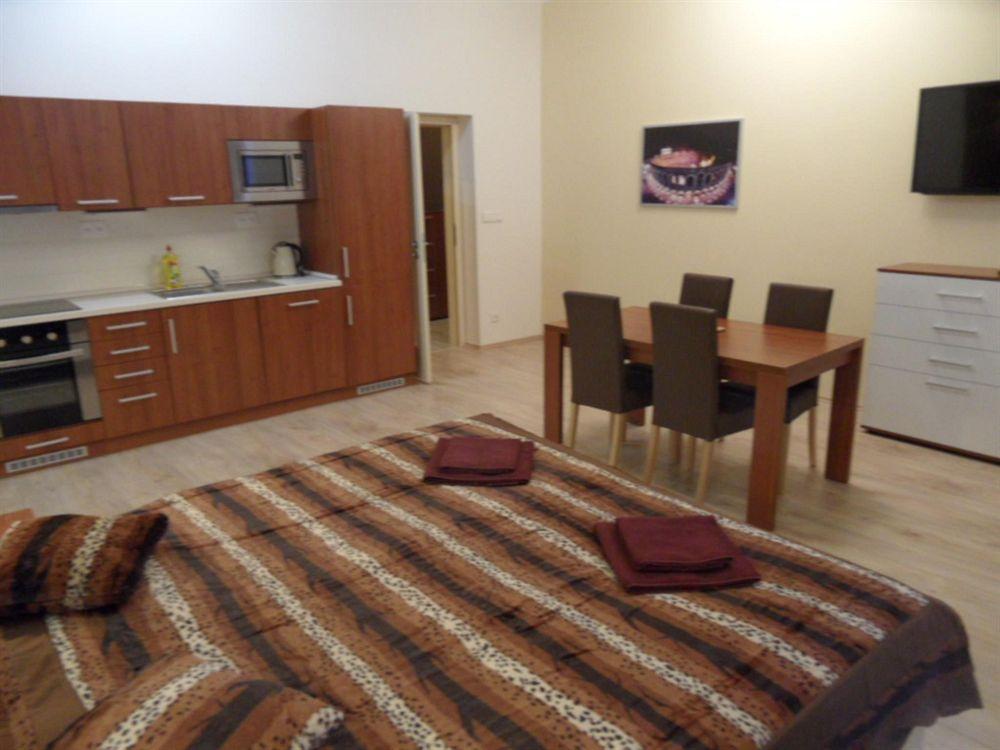 Apartments Verona Карлови Вари Екстериор снимка