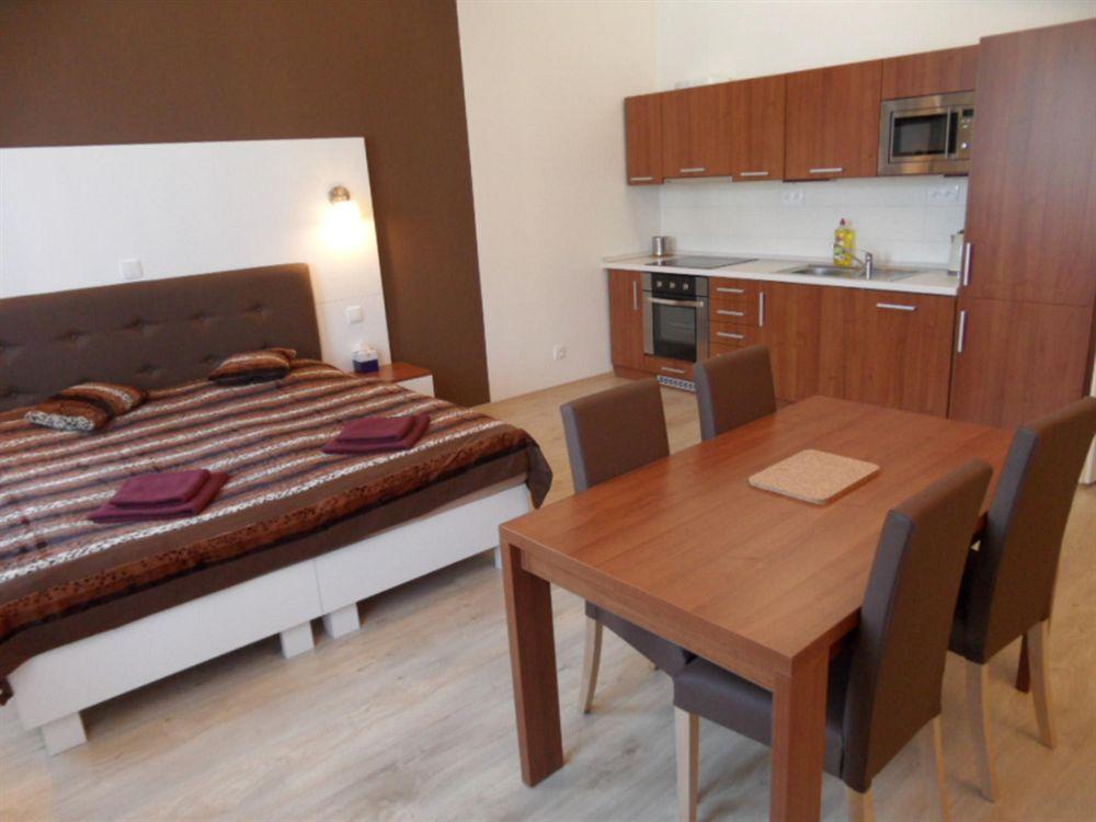 Apartments Verona Карлови Вари Екстериор снимка