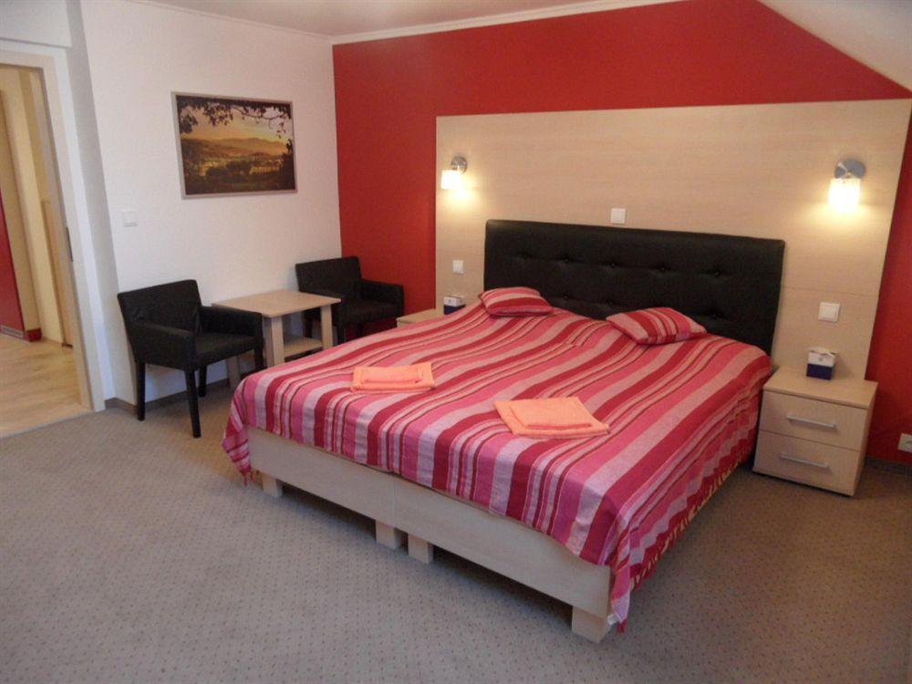 Apartments Verona Карлови Вари Екстериор снимка